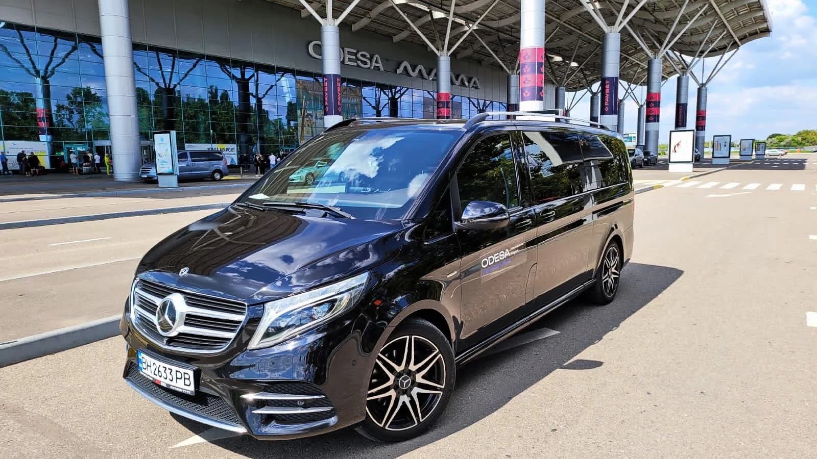 Mercedes V-Class minibus