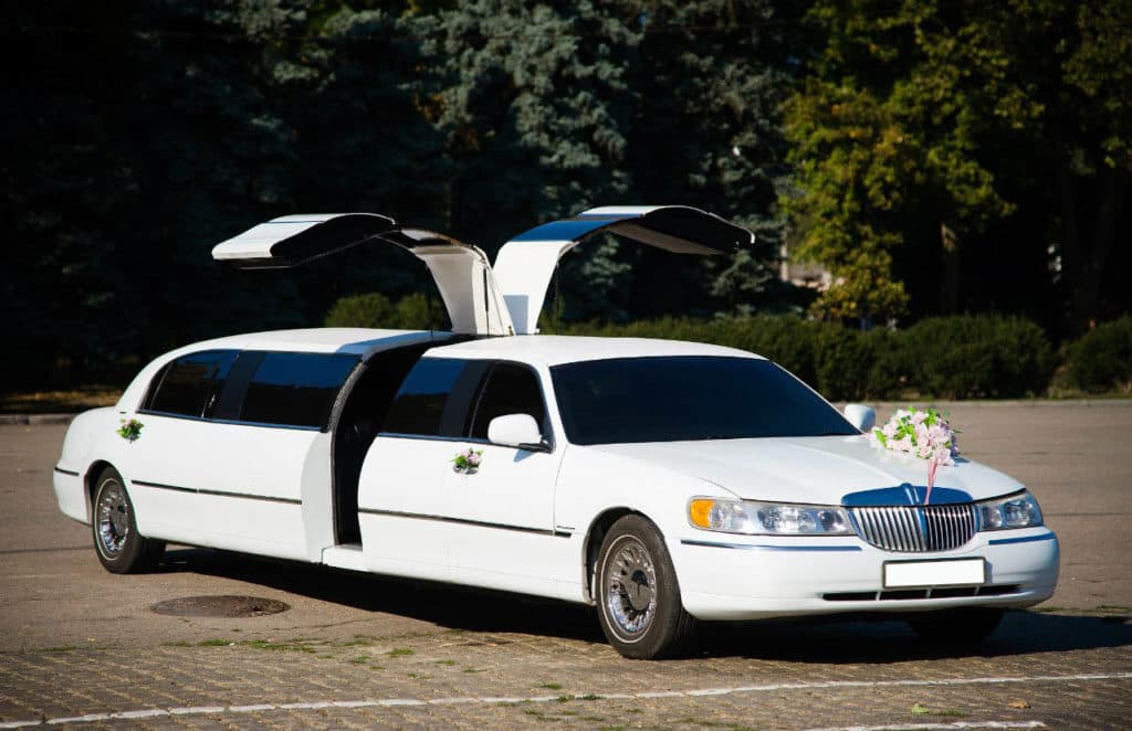 Lincoln Towncar (six-door)